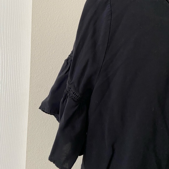 Abercrombie flutter sleeve top - Picture 2 of 2